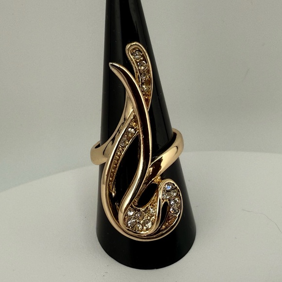 Elegant Gold Plated Swirl Ring with CZ Stones Size 8 - Picture 13 of 14